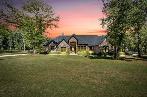 3131 Trailwood Dr E, Burleson, TX 76028