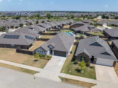 8425 High Garden St, Fort Worth, TX 76123