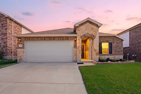 9112 Settlers Peak Rd, Fort Worth, TX 76179