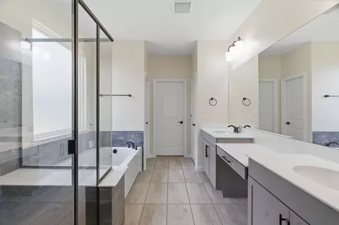 Bath - 1101 Pinnacle Breeze Dr, Haslet, TX 76052 photo 2 of 5