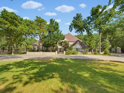 121 Comanche Moon Ct, Decatur, TX 76234