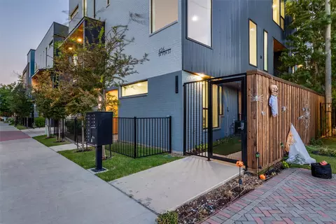 426 W 9th St #105, Dallas, TX 75208