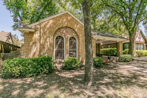 2209 Warner Rd, Fort Worth, TX 76110
