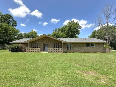 120 W Deport St, Detroit, TX 75436