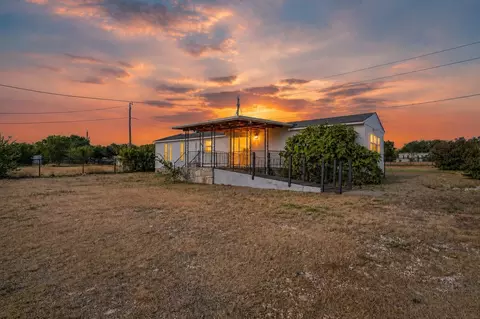 3205 Oak Hill Dr, Granbury, TX 76048