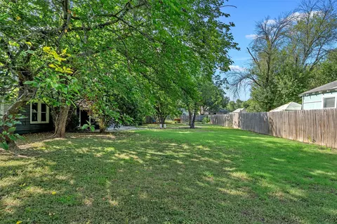 Exterior - 2200 Lyle Ave, Waco, TX 76708 photo 5 of 6