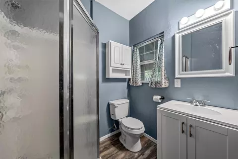 Bath - 2200 Lyle Ave, Waco, TX 76708 photo 1 of 2