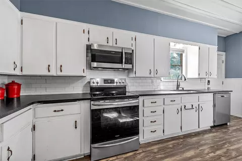 Kitchen - 2200 Lyle Ave, Waco, TX 76708 photo 2 of 2