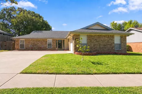 3104 Sugar St, Bedford, TX 76021