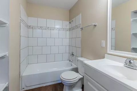 Bath - 1500 Lake Shore Dr #802, Waco, TX 76708 photo 2 of 2