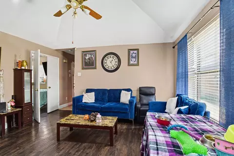 Living - 1024 Old Barn Ln, Mesquite, TX 75149 photo 1 of 2
