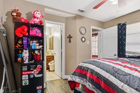 Bedroom - 1024 Old Barn Ln, Mesquite, TX 75149 photo 4 of 5