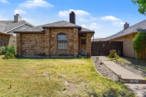 Exterior - 1024 Old Barn Ln, Mesquite, TX 75149 photo 2 of 5