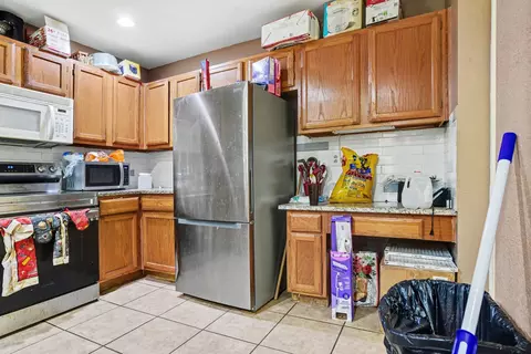 Kitchen - 1024 Old Barn Ln, Mesquite, TX 75149 photo 1 of 2