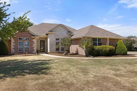 2101 W Emerald Bend Ct, Granbury, TX 76049