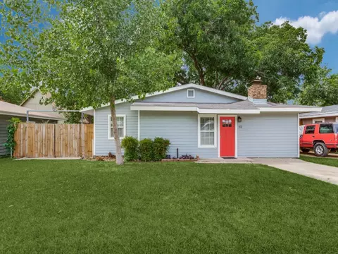 512 Bluebonnet Dr, Hurst, TX 76053