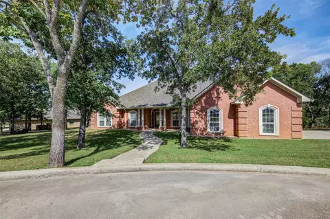 814 Haynie Dr, Runaway Bay, TX 76426