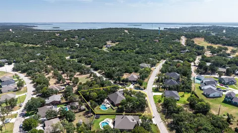 814 Haynie Dr, Runaway Bay, TX 76426