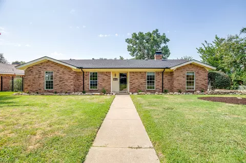 441 W Pleasantview Dr, Hurst, TX 76054