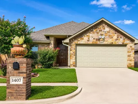 1407 Lauren Ln, Granbury, TX 76048
