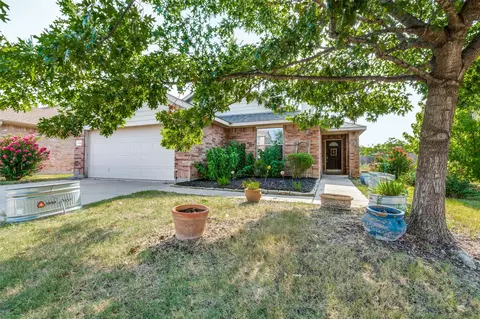 5440 Cameron Dr, Grand Prairie, TX 75052