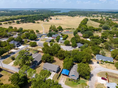 View/Area - 214 Evans St, Pilot Point, TX 76258 photo 2 of 2