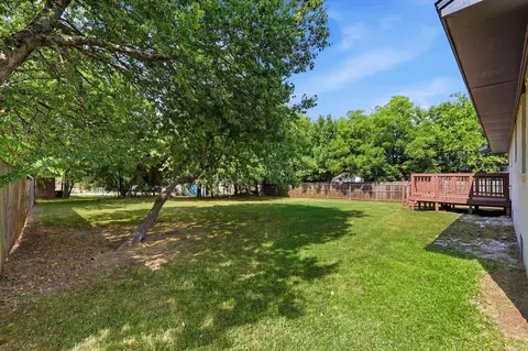 Exterior - 214 Evans St, Pilot Point, TX 76258 photo 5 of 7