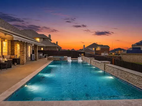 906 Hidden Lakes Dr, Cedar Hill, TX 75104