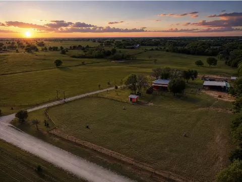 1406 N Johnson Loop, Montague, TX 76251