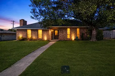1223 Sequoia Dr, Desoto, TX 75115