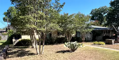 1206 Crestwood Dr, Cleburne, TX 76033