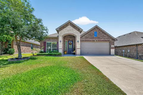 220 Carson Dr, Waxahachie, TX 75167