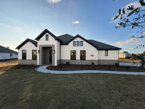7015 Lilly Ln, Sanger, TX 76266