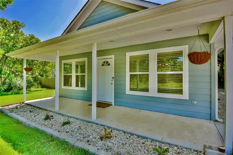 903 Comanche Cove Dr, Granbury, TX 76048