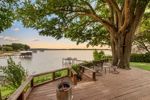 211 Lake Front Dr, Mabank, TX 75156