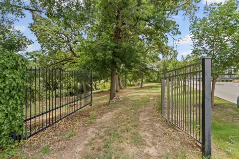 501 Nursery Ln, Fort Worth, TX 76114