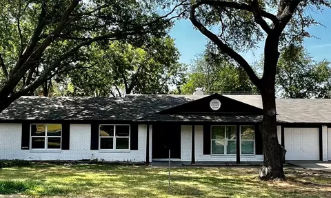 8117 Rush St, Benbrook, TX 76116