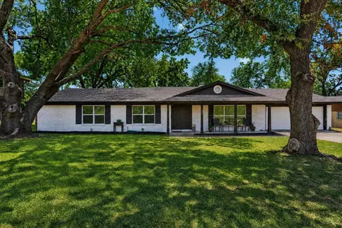 8117 Rush St, Benbrook, TX 76116