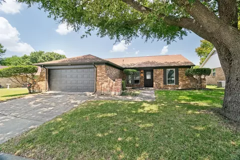 6833 N Park Dr, Watauga, TX 76148
