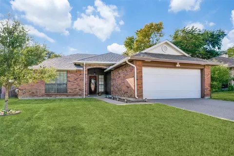 2113 Mcintosh Dr, Garland, TX 75040