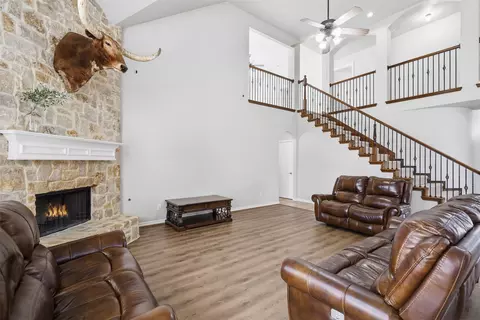 424 High Desert Dr, Fort Worth, TX 76131