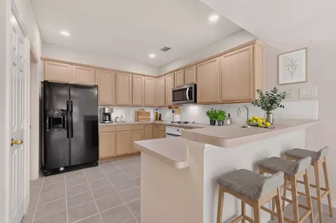 300 Cosbie Dr, Irving, TX 75063