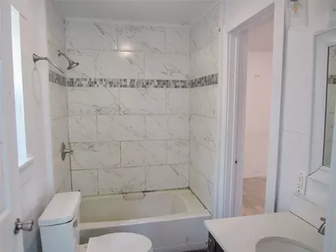 Bath - 2705 Summer Ave, Waco, TX 76708 photo 1 of 2