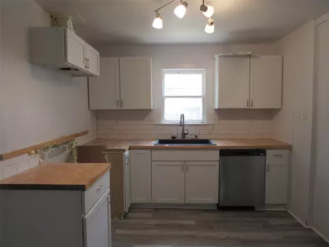 Kitchen - 2705 Summer Ave, Waco, TX 76708 photo 1 of 1