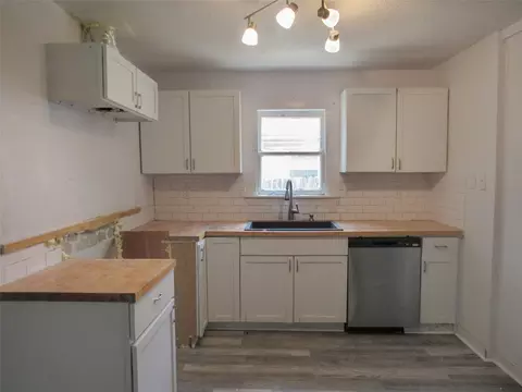 Kitchen - 2705 Summer Ave, Waco, TX 76708 photo 1 of 1