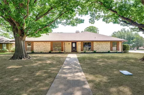 203 Mockingbird Ct, Duncanville, TX 75137