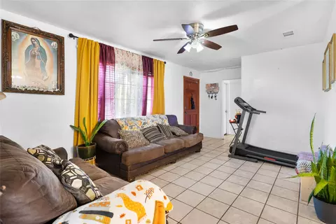 1255 Olden St, Dallas, TX 75211