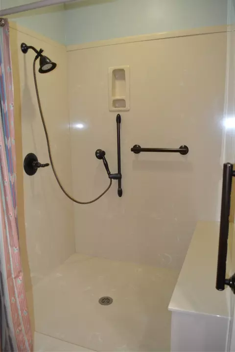 Bath - 1895 Dorcheat, Minden, LA 71055 photo 2 of 5