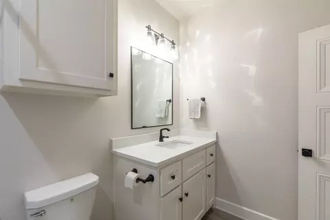 Bath - 5014 Cranbrook Dr, Abilene, TX 79606 photo 3 of 10