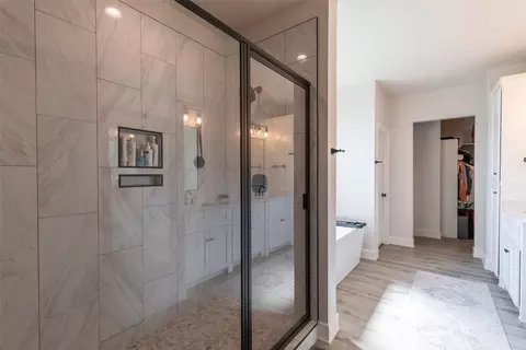Bath - 5014 Cranbrook Dr, Abilene, TX 79606 photo 4 of 10